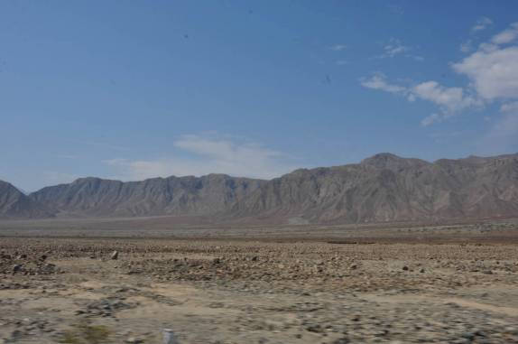 Região desértica na viagem entre Huaraz, na cordilheira, e Trujillo, no litoral norte do Peru